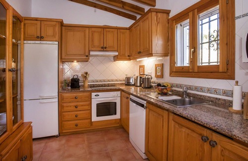 Rafol de Almunia House | Stunning private villa for 8 people with WIFI, private pool, A/C, TV, patio and parking
