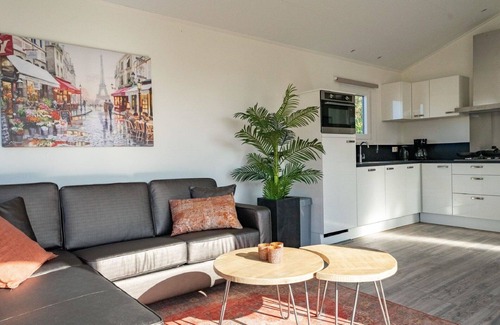 Linden House | Stunning private villa for 4 guests with WIFI, TV, terrace and parking