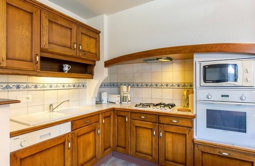 Kerlouet Villa | Stunning private villa for 6 guests with WIFI, TV, terrace and parking