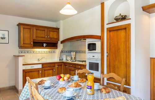 Kerlouet Villa | Stunning private villa for 6 guests with WIFI, TV, terrace and parking