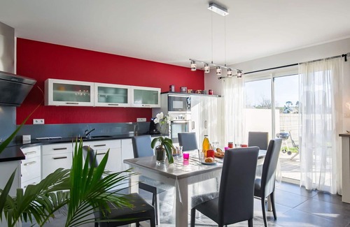 Goulven House | Stunning private villa for 4 people with WIFI, TV, terrace and parking