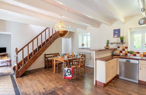 Audierne House | Stunning private villa for 6 guests with WIFI, TV, terrace, pets allowed and parking