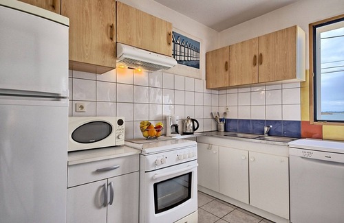 Asserac House | Stunning private villa for 4 people with WIFI, TV, patio, pets allowed and parking