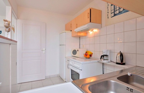 Asserac House | Stunning private villa for 4 people with WIFI, TV, patio, pets allowed and parking