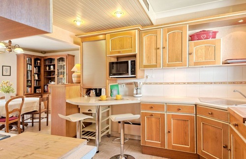 Plerin House | Stunning private villa for 8 guests with WIFI, TV, terrace and pets allowed