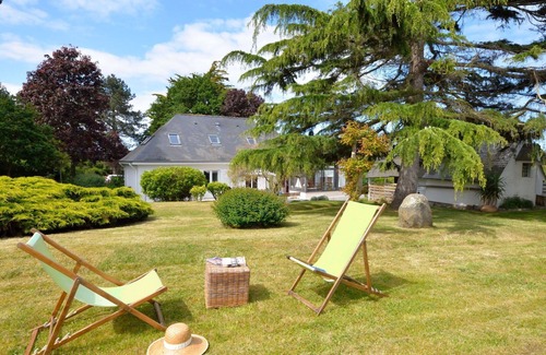 Plerin House | Stunning private villa for 8 guests with WIFI, TV, terrace and pets allowed