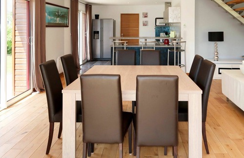 Trevignon House | Stunning private villa for 8 people with WIFI, TV, terrace and parking