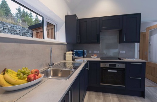 Balnain Villa | Stunning private villa for 4 people with WIFI, TV, patio, pets allowed and panoramic view