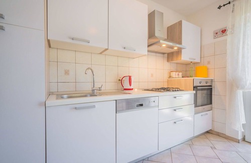 Drivenik House | Stunning private villa with WIFI, private pool, A/C, TV, terrace, pets allowed and parking