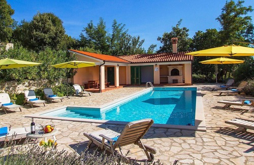Diminici Villa | Stunning private villa for 10 guests with A/C, pool, WIFI, TV, terrace and parking