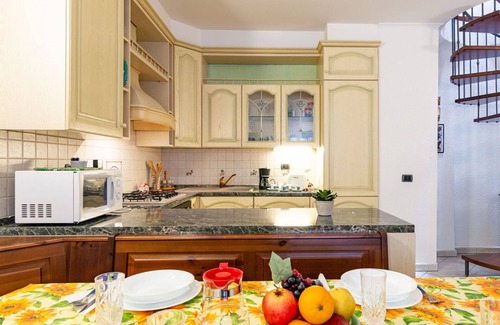 Corrido House | Stunning private villa for 4 guests with hot tub, WIFI, TV, terrace and pets allowed