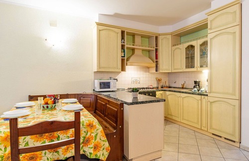 Corrido House | Stunning private villa for 4 guests with hot tub, WIFI, TV, terrace and pets allowed
