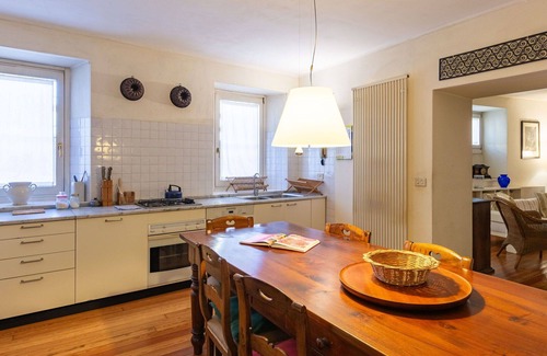 Dervio House | Stunning private villa for 6 guests with WIFI, terrace, pets allowed and parking