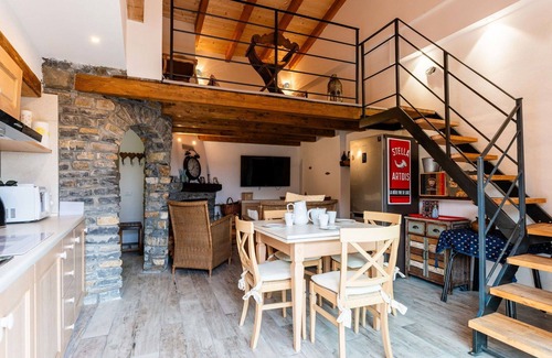 Realdo House | Stunning private villa with A/C, WIFI, balcony, pets allowed, panoramic view and parking