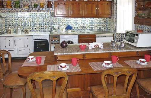 Gondufe Villa | Stunning private villa for 10 people with WIFI, pool, TV and terrace