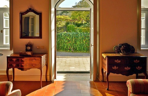 Gondufe Villa | Stunning private villa for 10 people with WIFI, pool, TV and terrace