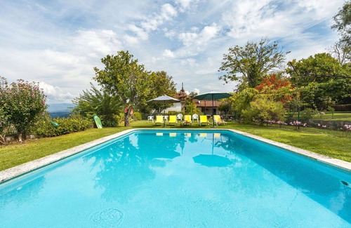 Gondufe Villa | Stunning private villa for 10 people with WIFI, pool, TV and terrace