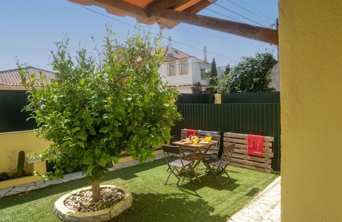 Linho Villa | Stunning private villa for 4 guests with A/C, WIFI, TV, terrace and parking