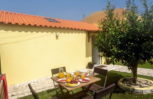 Linho Villa | Stunning private villa for 4 guests with A/C, WIFI, TV, terrace and parking