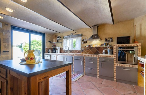 Baron House | Stunning private villa with WIFI, private pool, A/C, TV, terrace, pets allowed and parking