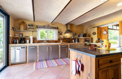Baron House | Stunning private villa with WIFI, private pool, A/C, TV, terrace, pets allowed and parking
