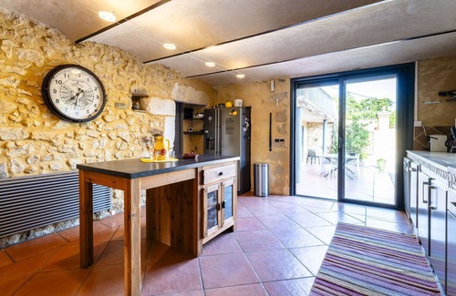 Baron House | Stunning private villa with WIFI, private pool, A/C, TV, terrace, pets allowed and parking
