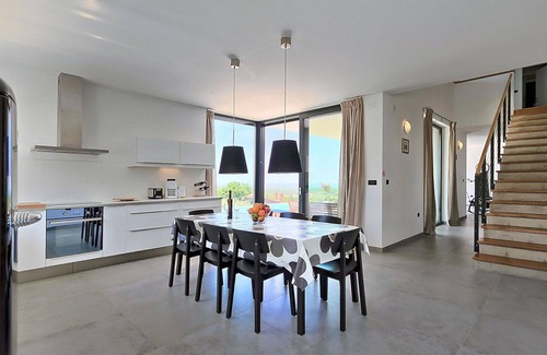 Farini Villa | Stunning private villa with WIFI, A/C, private pool, TV, patio, panoramic view and parking
