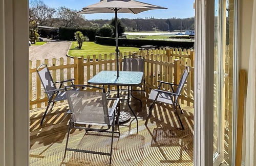 Ryde Cottage | Stunning property and location with fabulous views overlooking Wootton Creek.