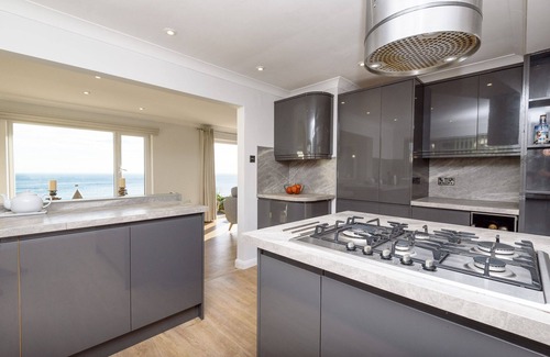 Looe House | Stunning property for 6 with spectacular coastal views