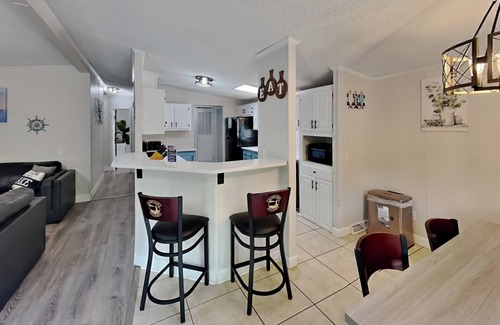 Put-in-Bay House | Stunning Put-in-Bay Location. 3 BR, 2 BA. Maximum space for 12 People - IC108