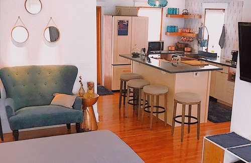 Baywood Park House | Stunning Quiet Beach Bungalow Newly Remodeled Contemporary Home (45 night min)