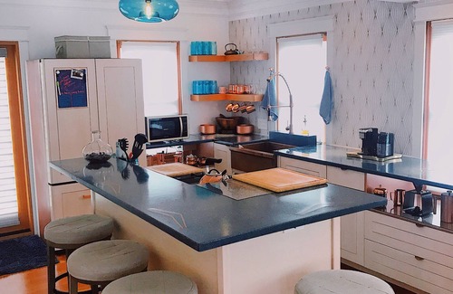 Baywood Park House | Stunning Quiet Beach Bungalow Newly Remodeled Contemporary Home (45 night min)