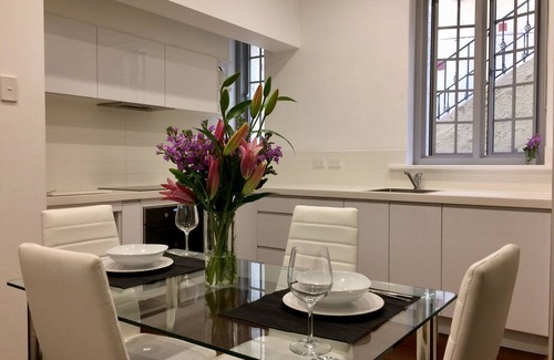 Bondi Beach Apartment | Stunning Renovated One Bedroom Apartment 5 minute walk to Bondi Beach & Village