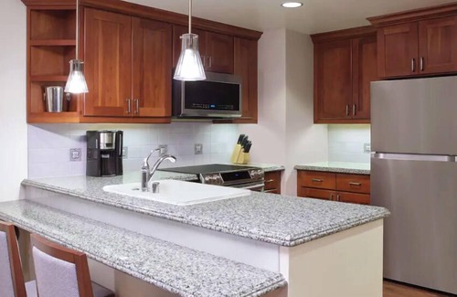 Waikiki Condo | Stunning Resort Near Waikiki-Oceanfront Hawaiian Village-1 Bedroom City View