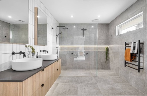Mount Eliza House | Stunning resort style home with bay views.