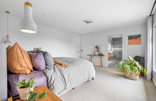 Mount Eliza House | Stunning resort style home with bay views.