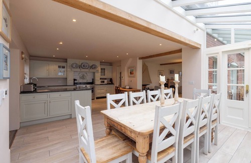Woodbridge House | Stunning Riverside Cottage with Breathtaking Views, 1 mile from Snape Maltings