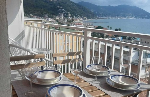 Lavina Apartment | Stunning sea and gulf view 3 minutes from the beach
