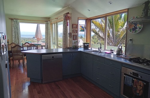 Tahunanui House | Stunning sea views in sunny Tahuna Hills Nelson