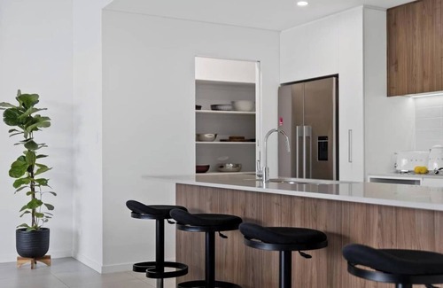 North Coogee House | Stunning Seaside Serenity + Private Swimming Jetty