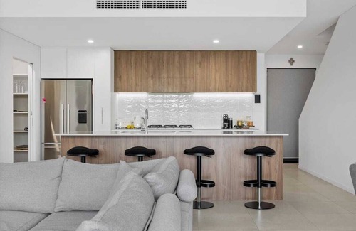 North Coogee House | Stunning Seaside Serenity + Private Swimming Jetty