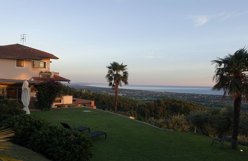 Montignoso House | Stunning Seaview Villa On The Coast Of Tuscany