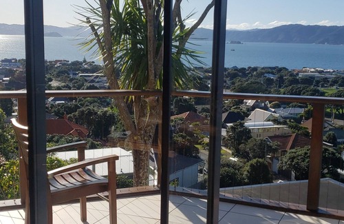 Seatoun House | Stunning self-contained hillside retreat with unsurpassed harbour views