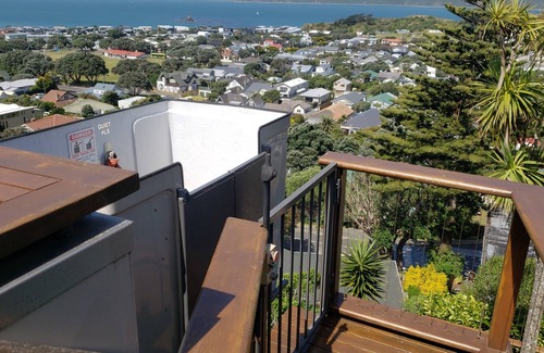 Seatoun House | Stunning self-contained hillside retreat with unsurpassed harbour views