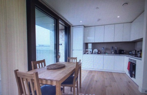 Fairfield Apartment | STUNNING SERVICED APARTMENT*