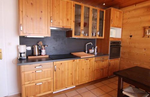 Jeux Apartment | Stunning Ski-In/Ski-Out Studio for 4 with South-Facing Balcony in Alpe d'Huez