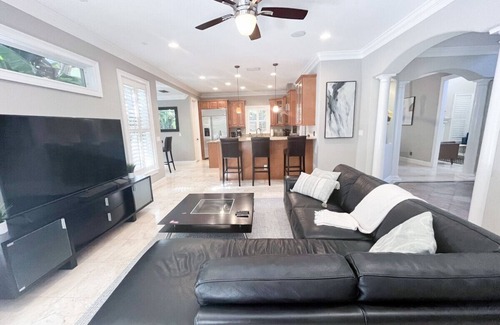Virginia Park House | Stunning South Tampa 6 Bedroom House