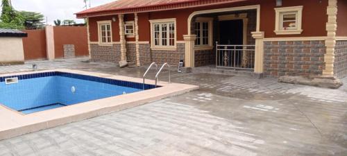 Ota Villa | Stunning spacious 4 bed house with swimming pool