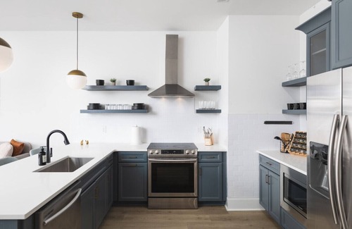 Cleveland Park Condo | Stunning Spacious 6 Beds, 2 Bedroom in Walkable Area