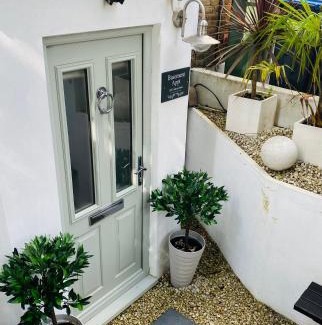 Wimbledon Apartment | Stunning, stylish garden flat in the heart of Wimbledon
